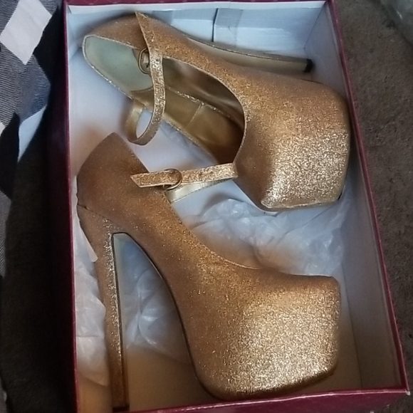 Shoes size 5 - Picture 1 of 4